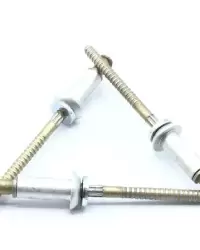 CR3243-4-02 RIVET/100