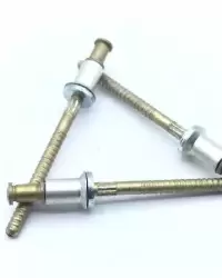 CR3243-4-02 RIVET/100